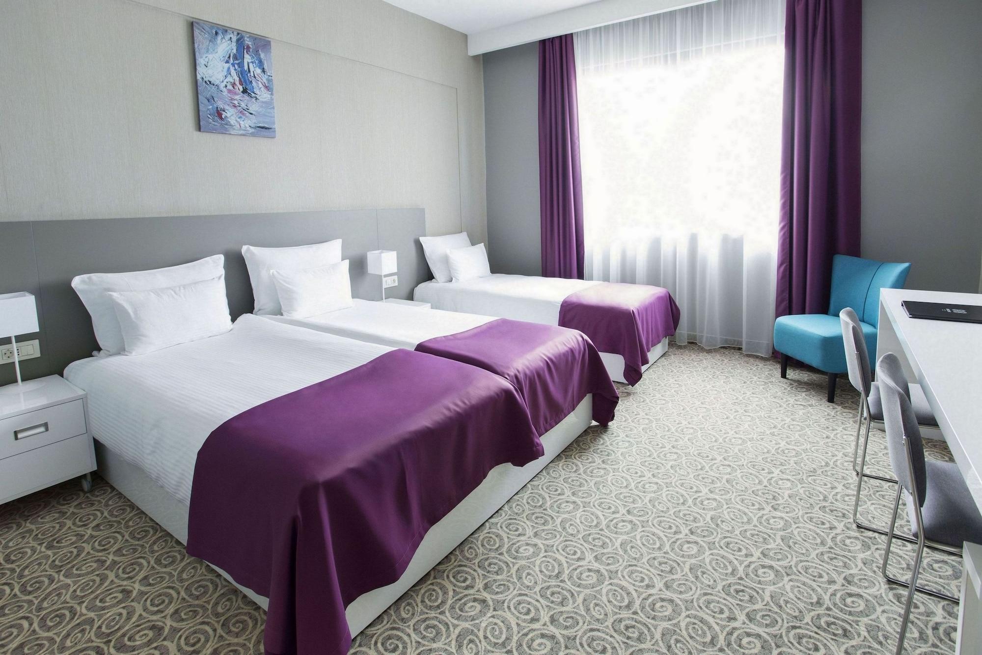 Radisson Red Belgrade Hotel Exterior foto