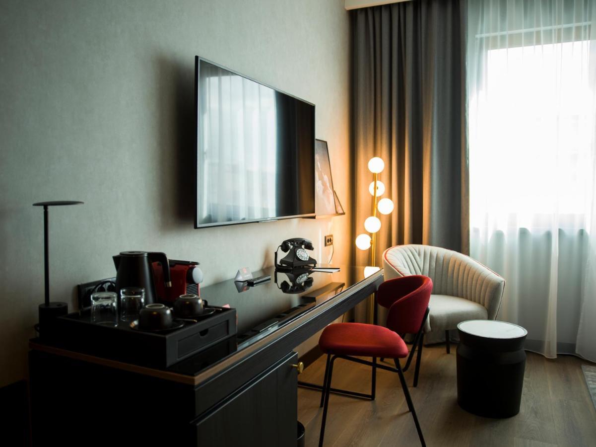 Radisson Red Belgrade Hotel Exterior foto